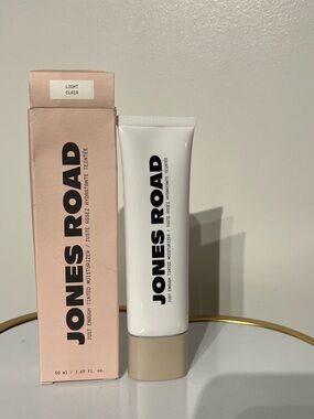 Jones Road Tinted Moisturizer In Light Claire